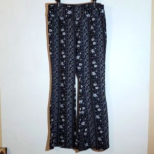 2x Black Flair Bottom Knit Pants